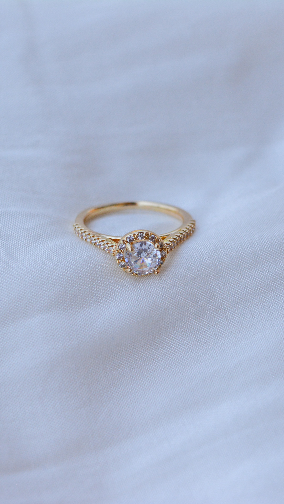 Anillo de acero dorado