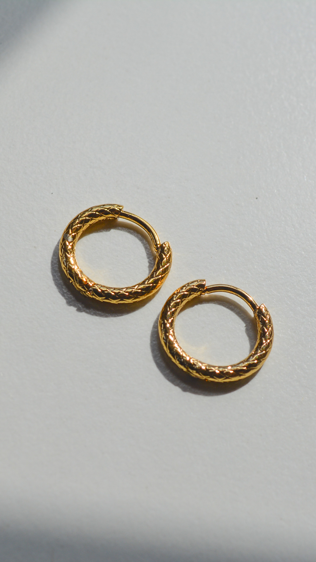 Argollitas de acero dorado